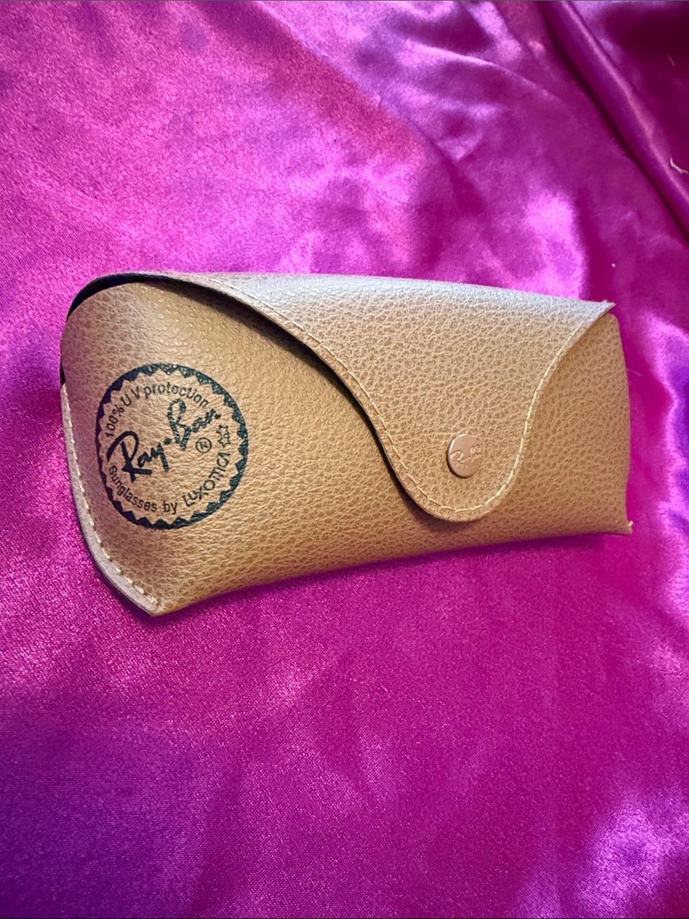 Ray-Ban Tan Textured Sunglasses Case with Logo Snap new